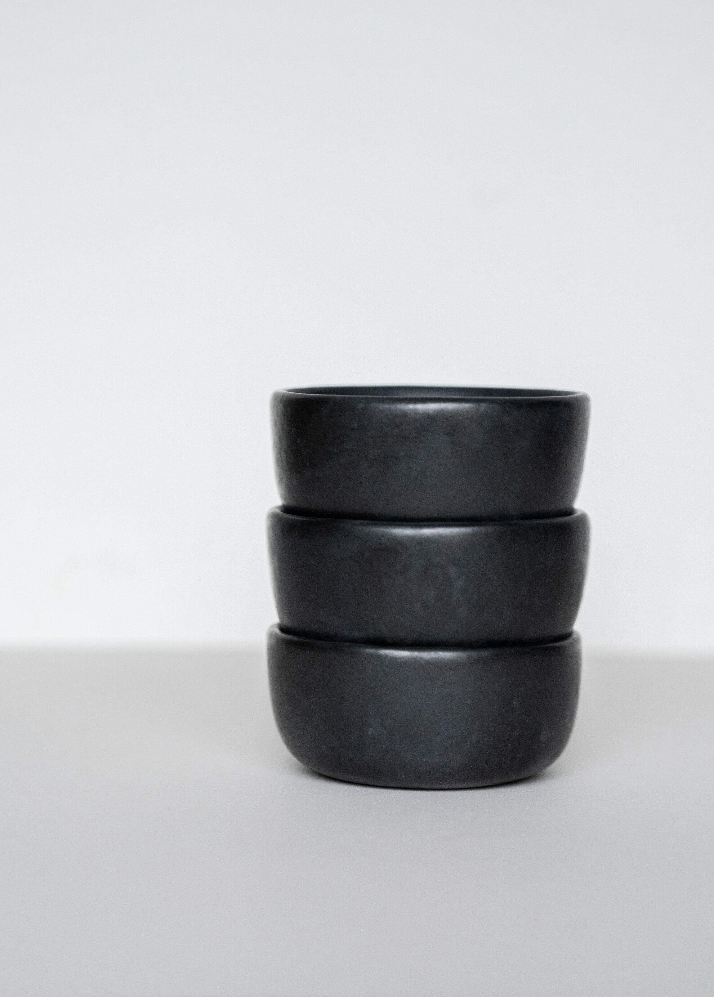 Matte Stoneware Pinch Bowl (Black)
