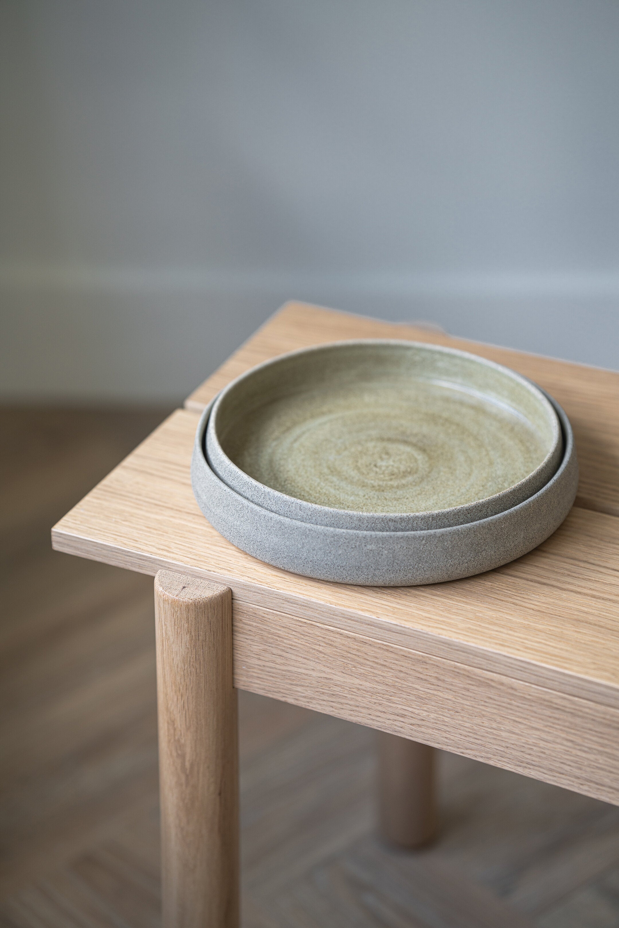 Stoneware Salad Plates with High Sides (Concrete)