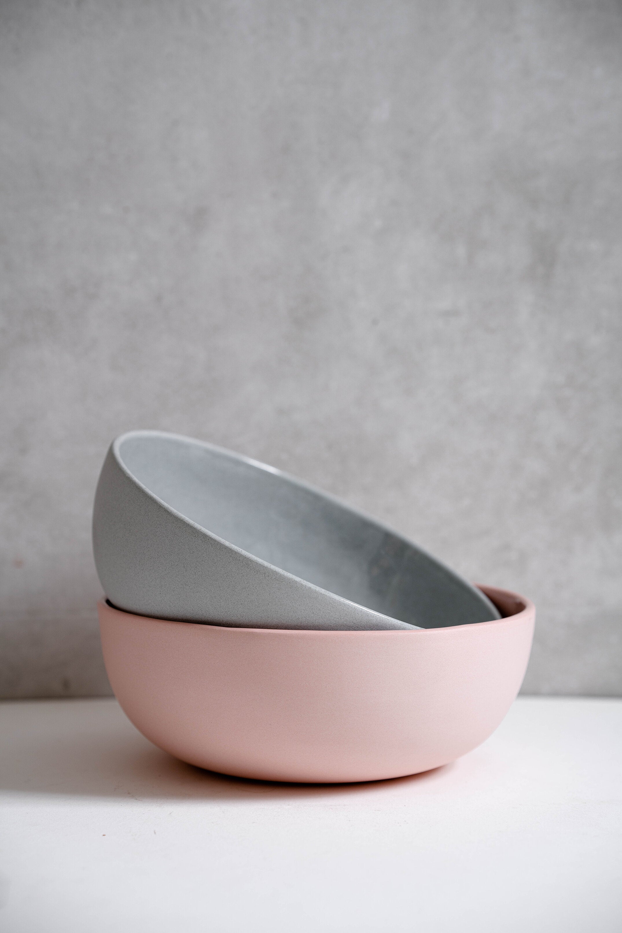 Porcelain Salad Serving Bowl (Powder Pink)