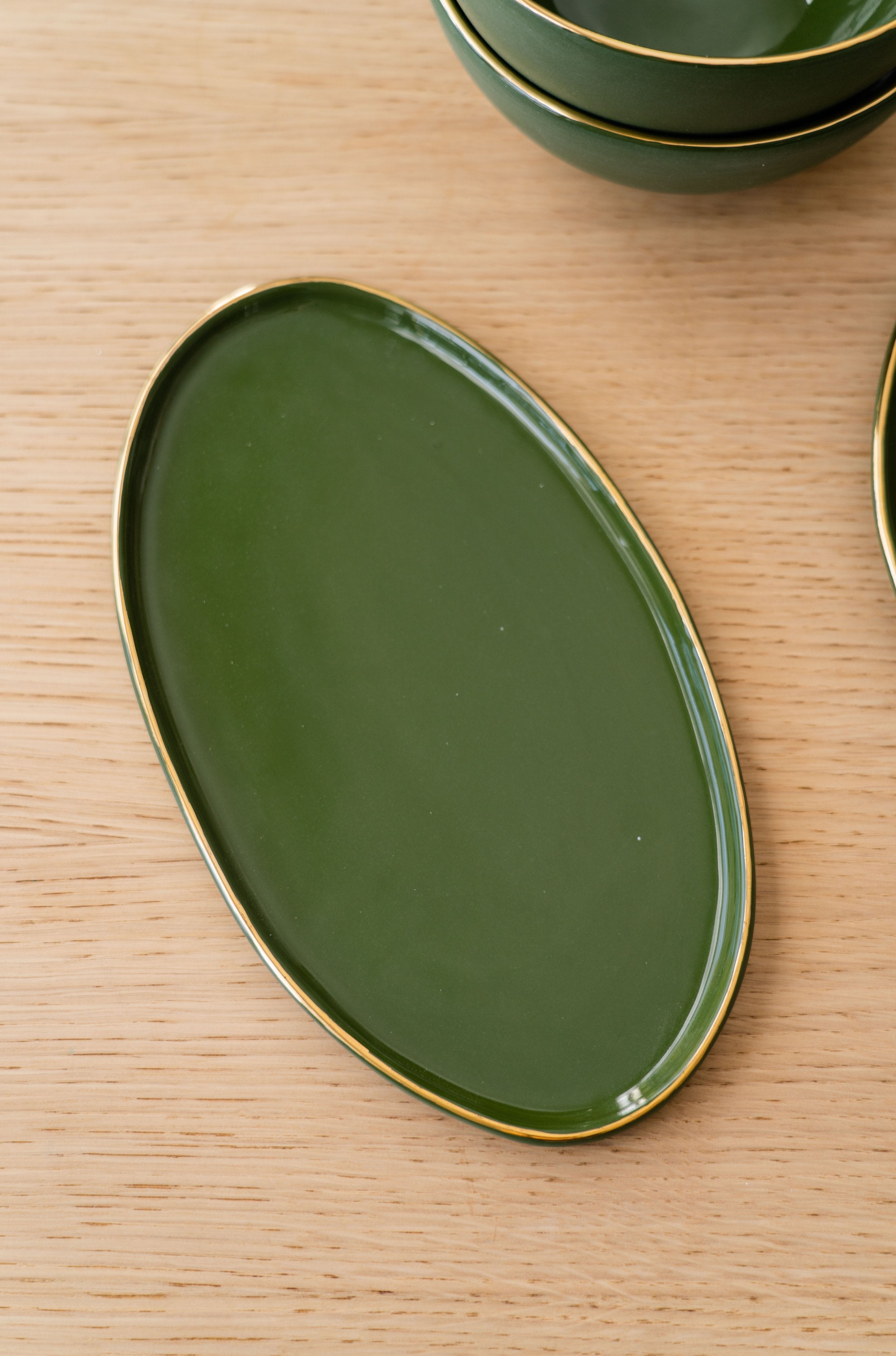 Porcelain Oval Serving Platter with Gold Rim (Green)
