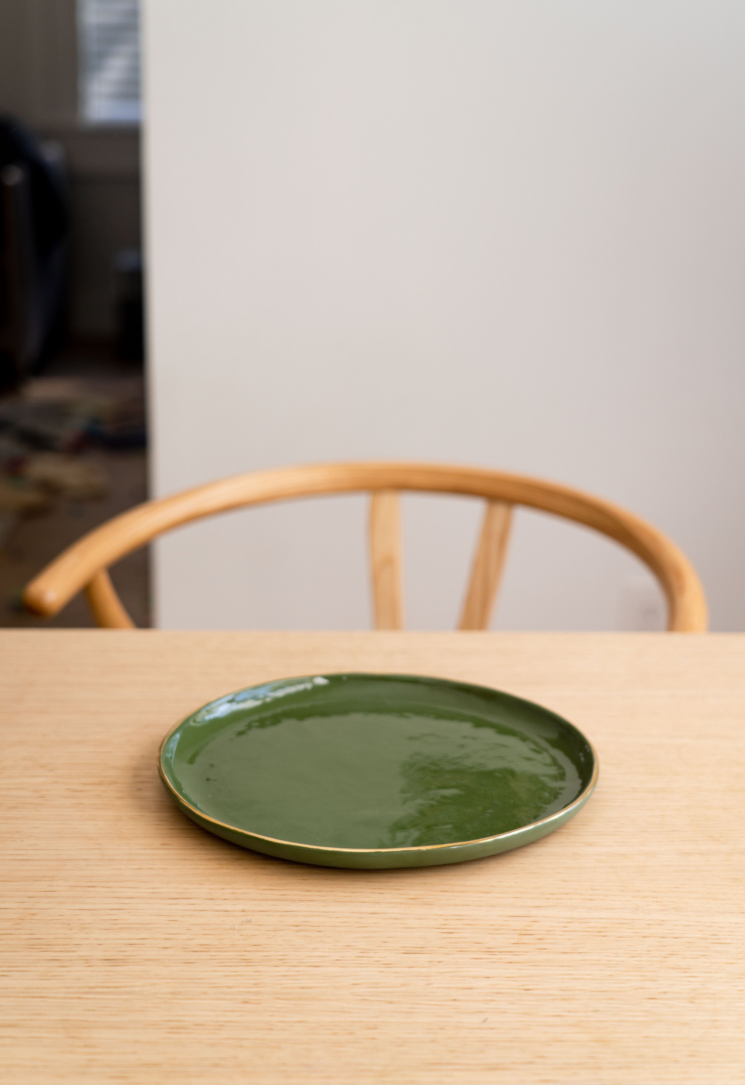 Porcelain Dinner Plates with Gold Rim (Green)