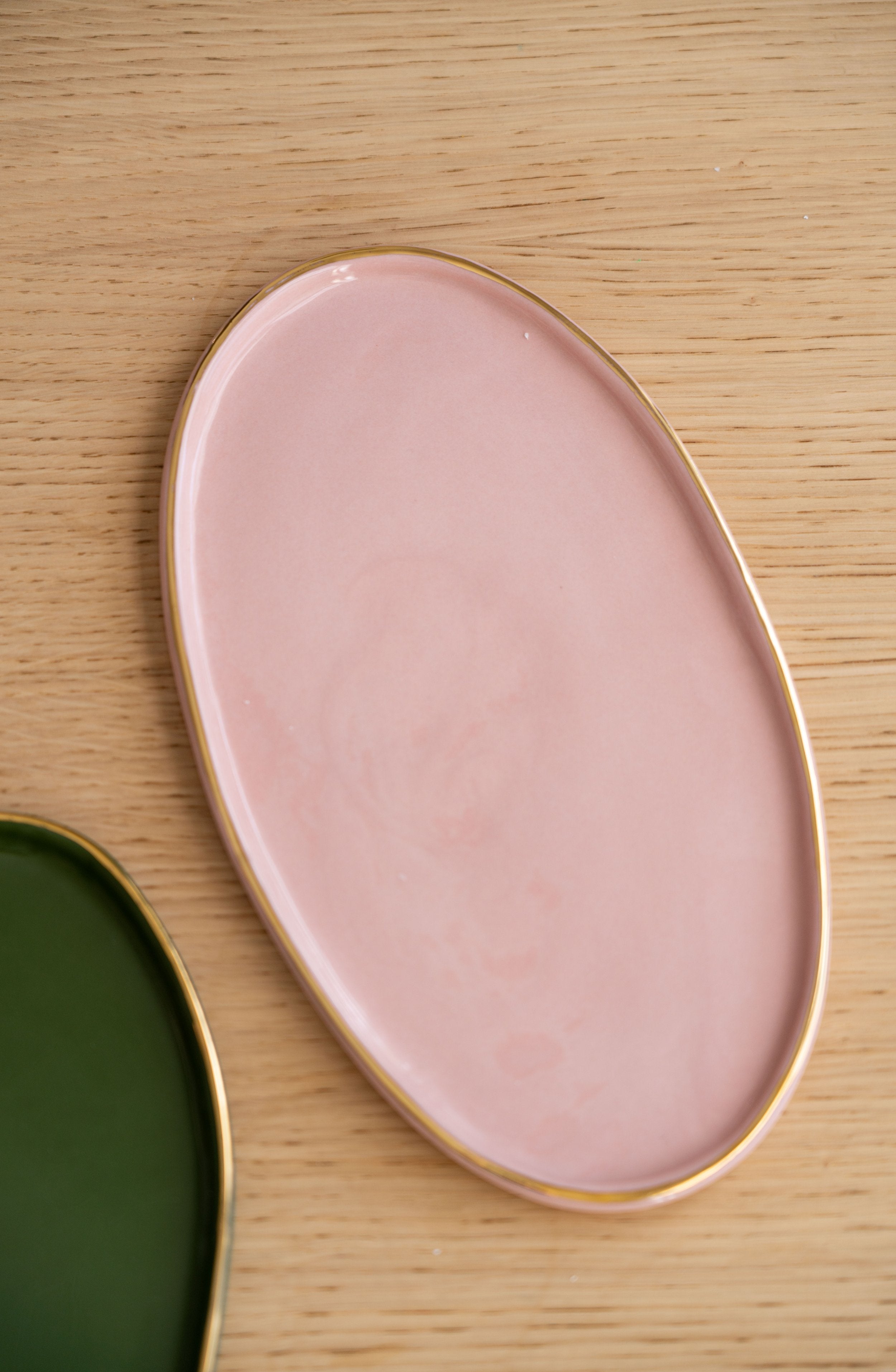 Oval Porcelain Serving Platter with Gold Rim (Powder Pink)