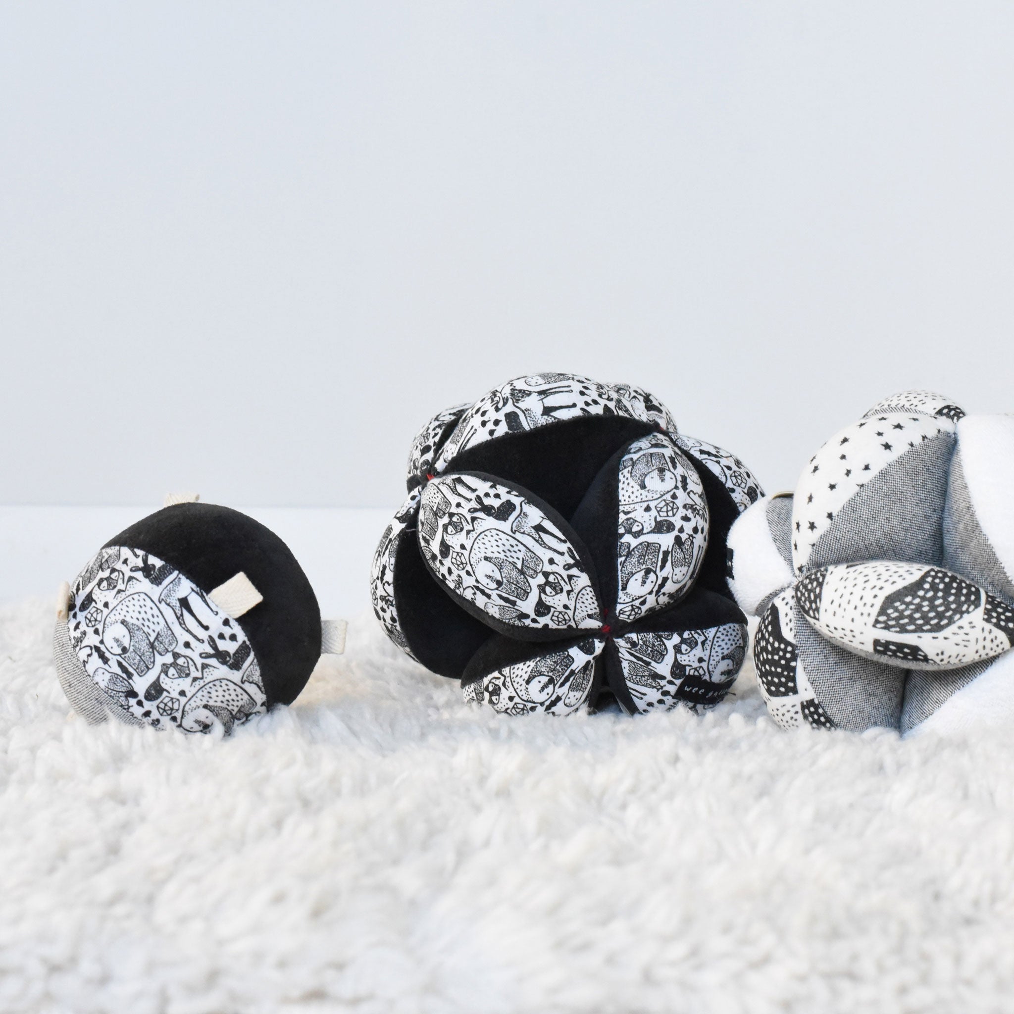 Taggy Ball with Rattle (Nordic)