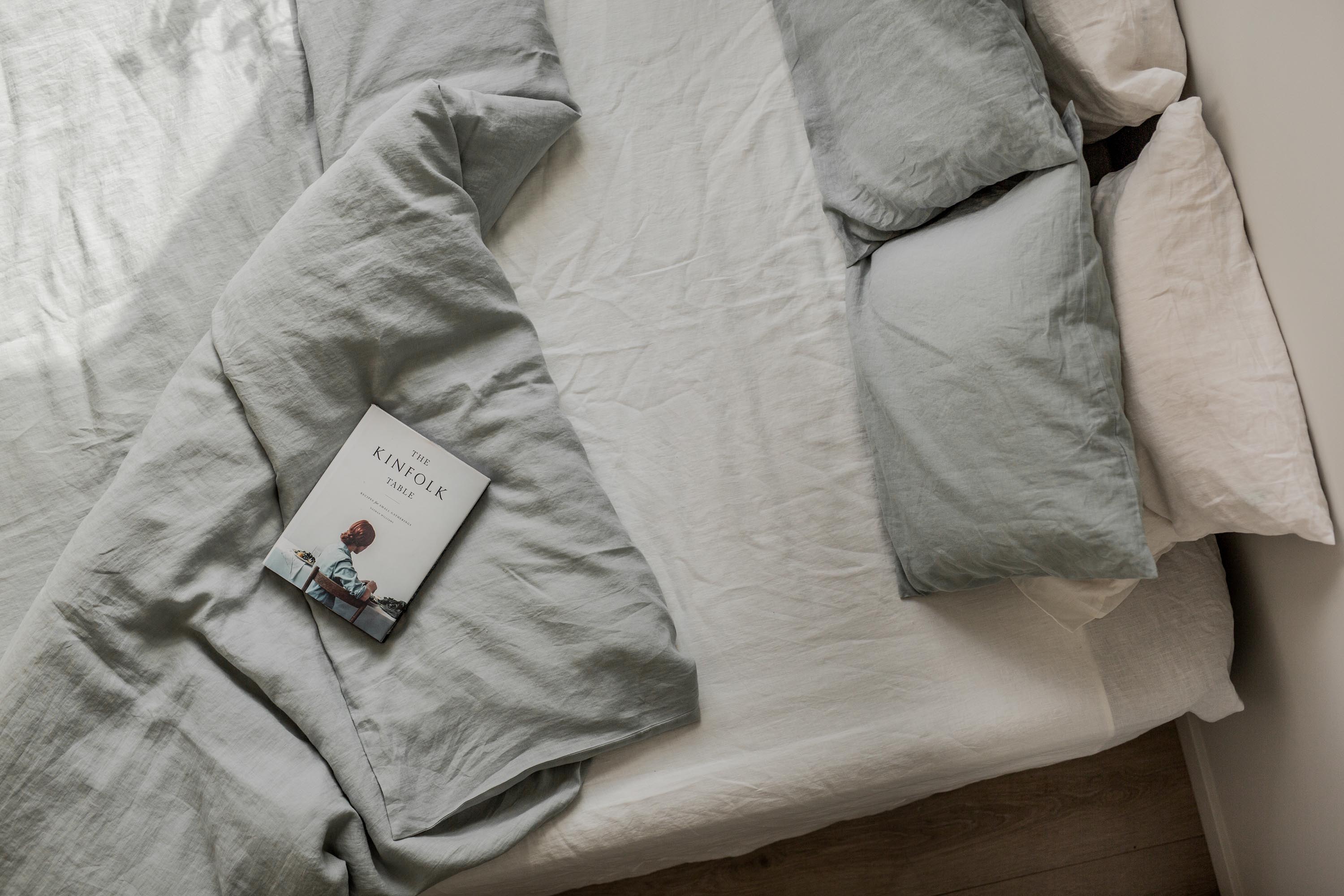 Linen Bedding Set (Sage Green)