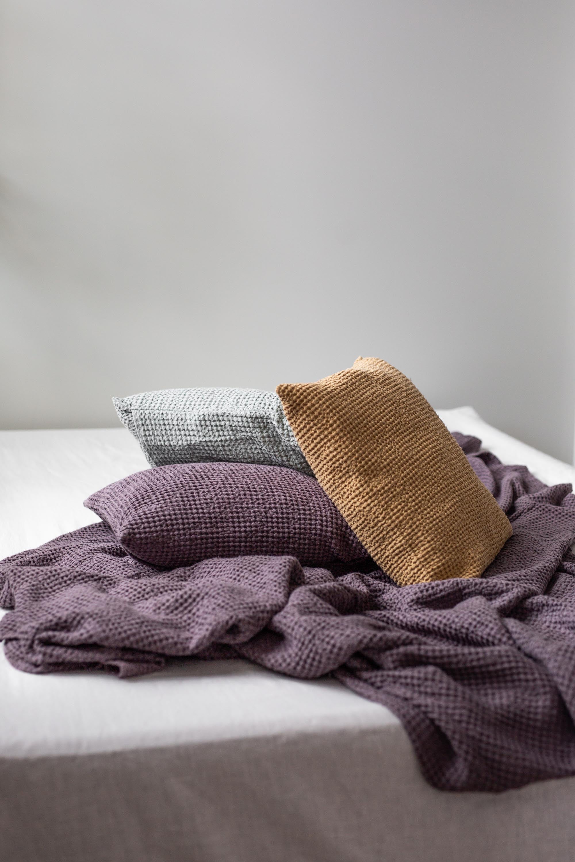 Linen Waffle Throw Blanket (Dusty Lavender)