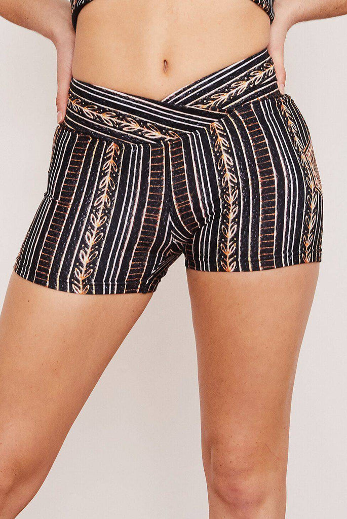 Zephyr Crossover High-Waisted Short Shorts Wolven 